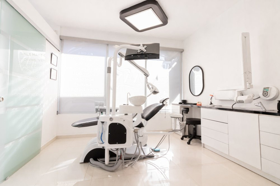 Slider image (8) Ivan Implant Cosmetic Dental